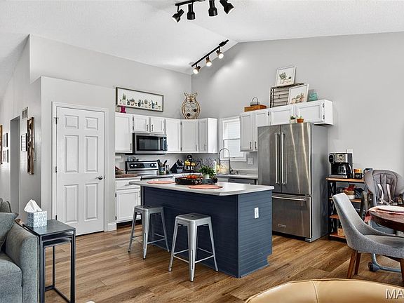 5th image of 643 Country Squire Cir