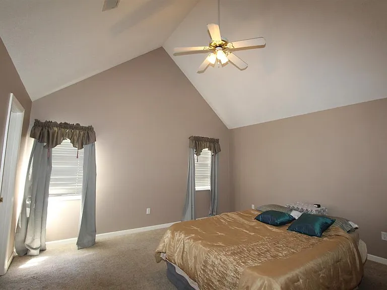 107 Dungannon Ct — Photo 14