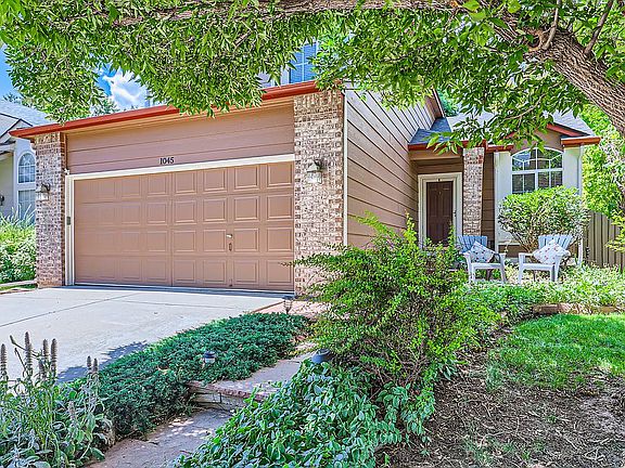 Exterior Front Entry 2