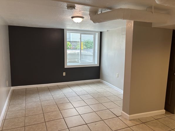 890 N Main St