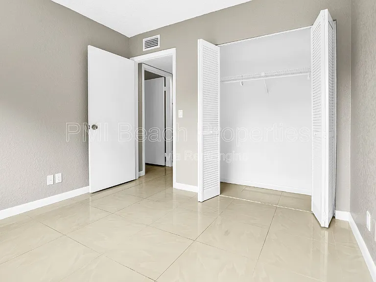 700 Nottingham Cir #D — Photo 19