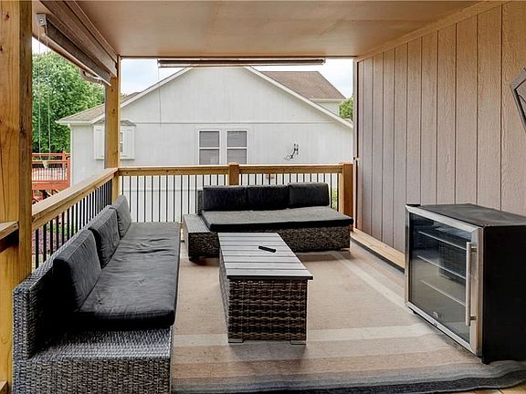 5th image of 423 SW Oak Wood Ln