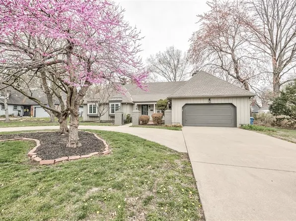 4304 W 83rd St, Prairie Village, KS 66208