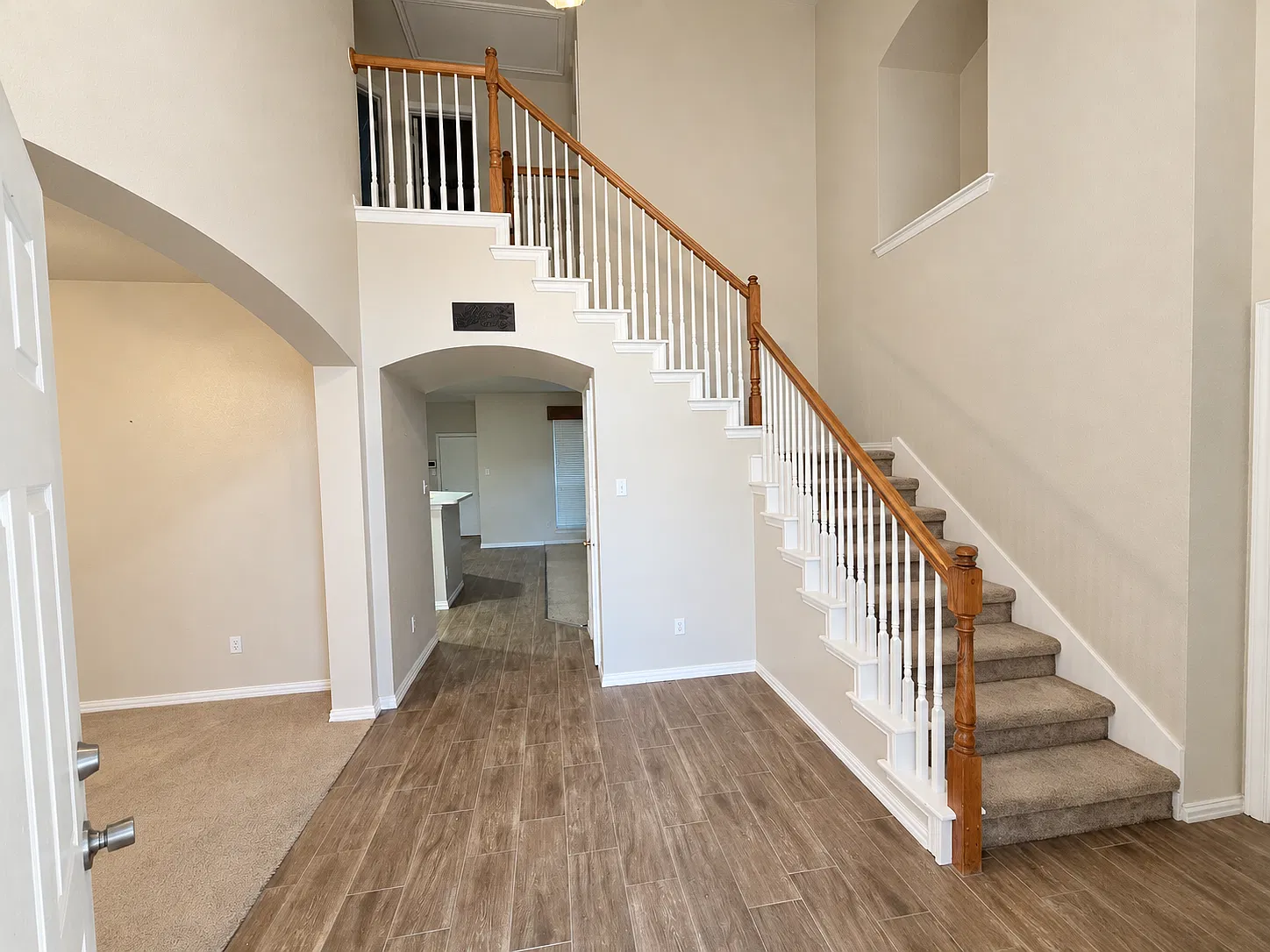 4 bed, 2253 sqft, $2,400 — Photo 3