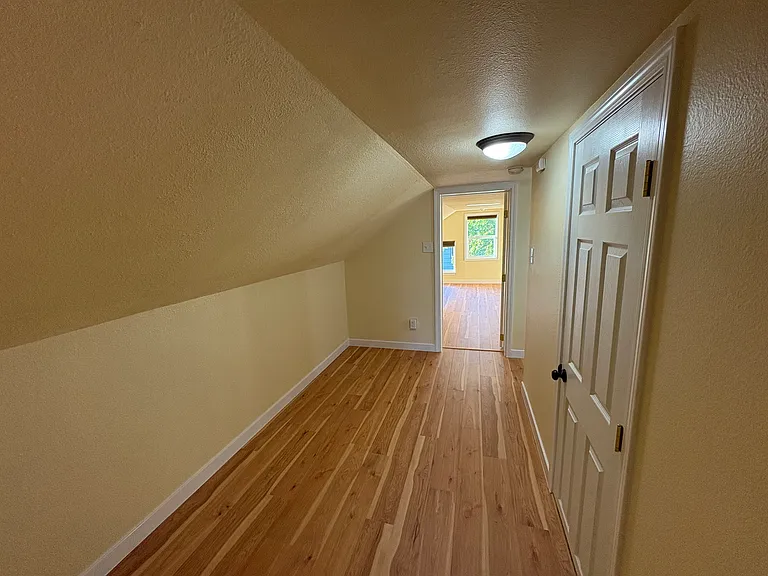 4138 W G St — Photo 13
