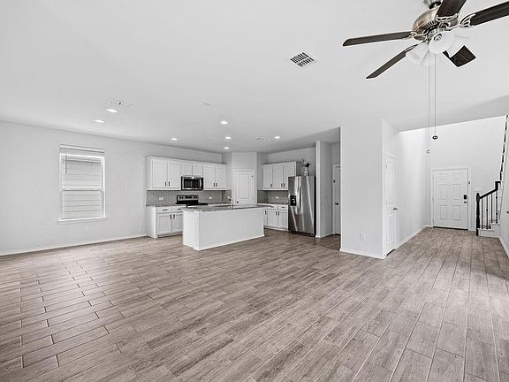3rd image of 1024 Runnels Ln