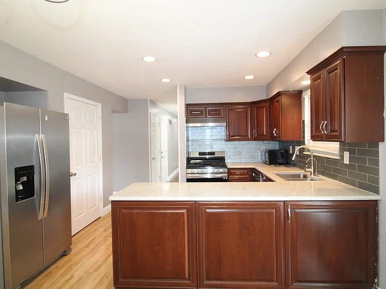 912 Oakwood Farms Ln — Photo 24