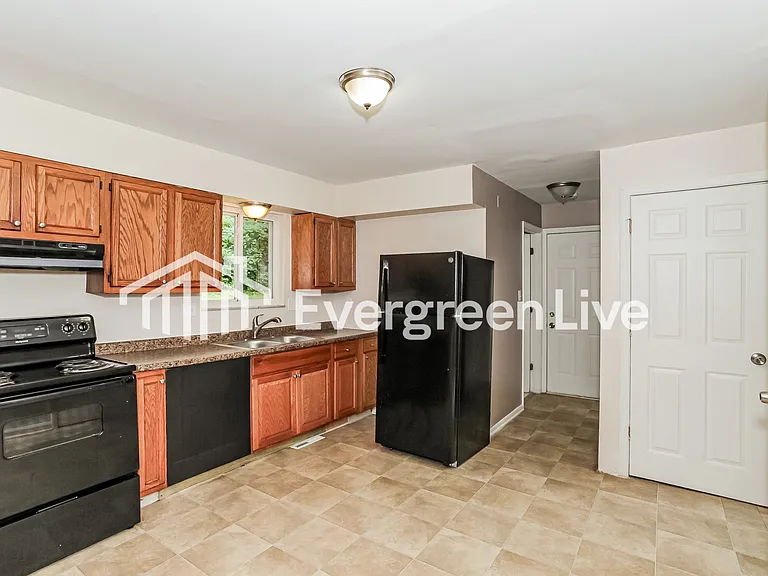 2424 Ambassador Dr — Photo 4