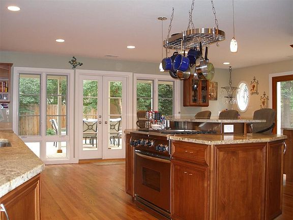 Spacious gourmet kitchen with island