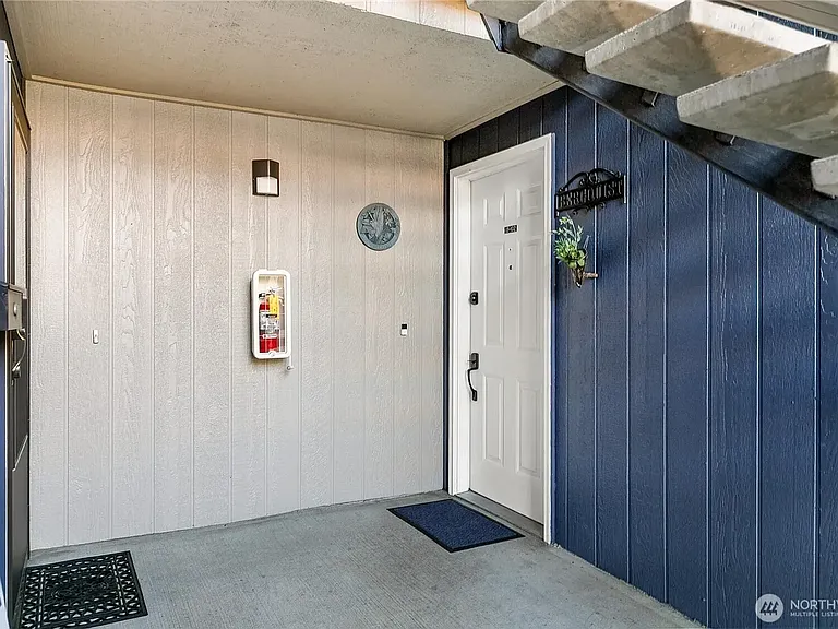 3330 Narrows View Ln NE — Photo 3