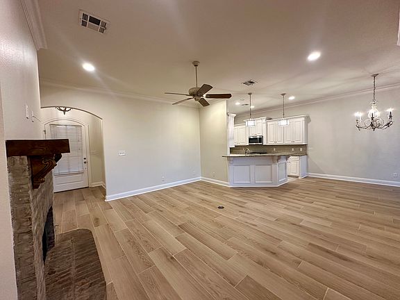 4th image of 208 Roanoke Cir