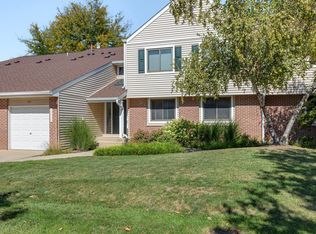 938 Hidden Lake Dr #938, Buffalo Grove, IL 60089