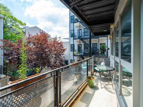 557 2nd Street image 1 of 12