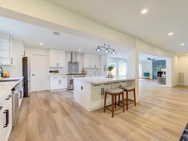 11010 Wickersham Ln — Photo 9