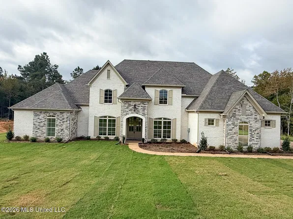 357 Poplar Ln, Holly Springs, MS 38635