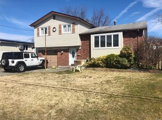 293 W 20th St, Deer Park, NY 11729