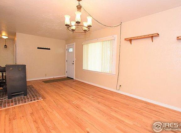 3rd image of 2425 Mountain View Dr