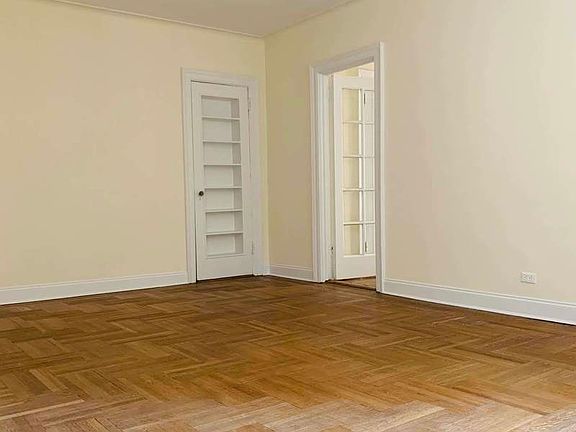 3rd image of 910 W End Ave APT 8D