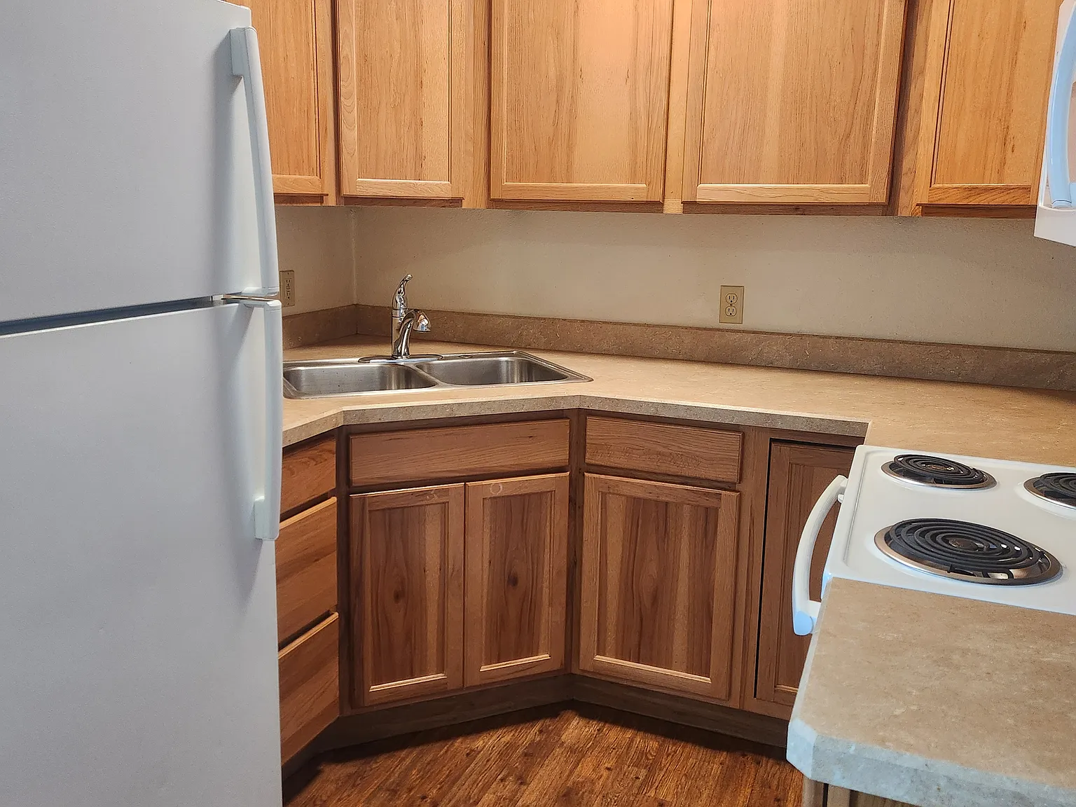2 bed, $1,300 — Photo 4
