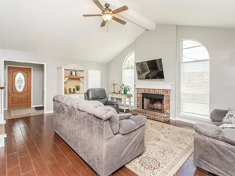 105 Larchwood Dr — Photo 22
