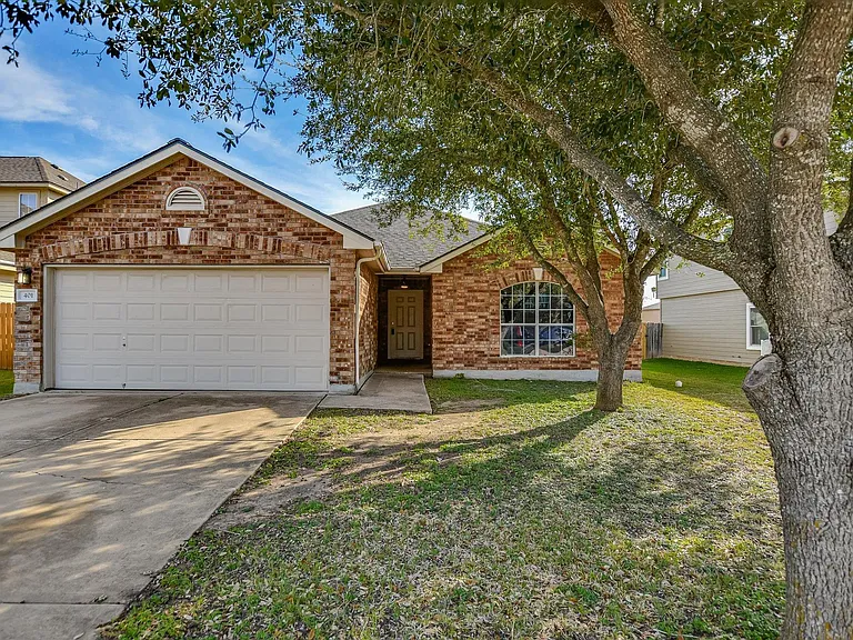401 Bandara Woods Blvd — Photo 2