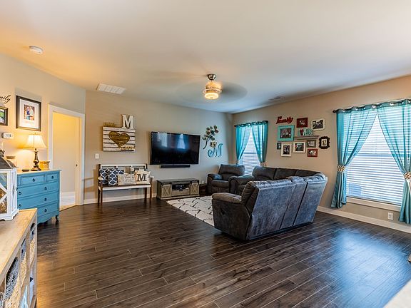 2nd image of 2107 Meadowhill Ln