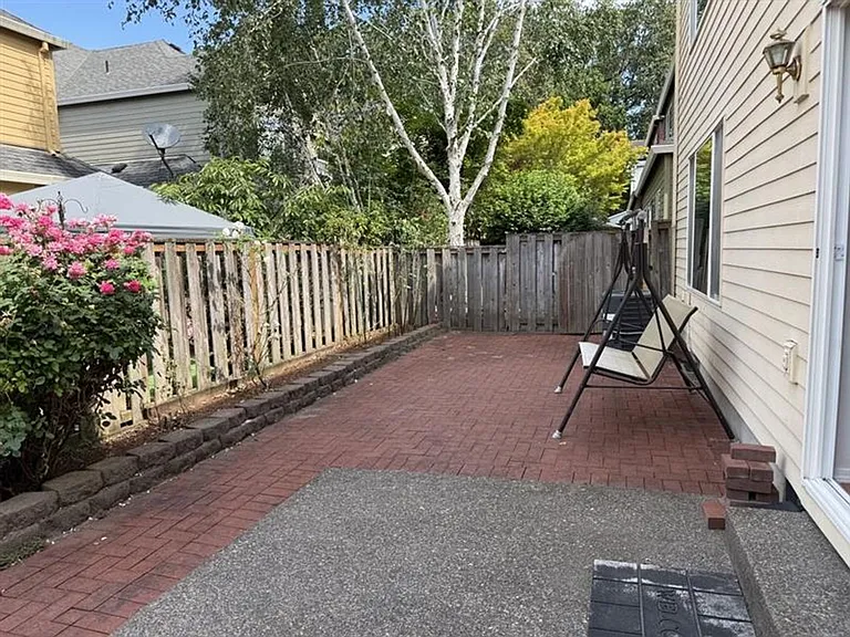 739 NE 61st Ct — Photo 15