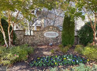 13329 Connor Dr APT J, Centreville, VA 20120