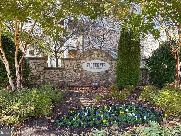 13329 Connor Dr APT J, Centreville, VA 20120