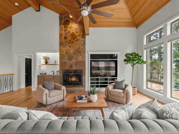 19263 Moraine Ct, Bend, OR 97702