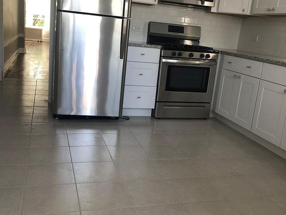 1st image of 5746 N Spaulding Ave Floor 1