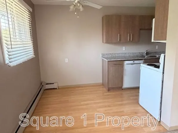 10255 117th St NW, Edmonton, AB