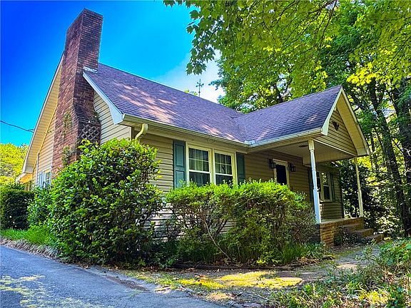 3rd image of 213 Anthony Rd