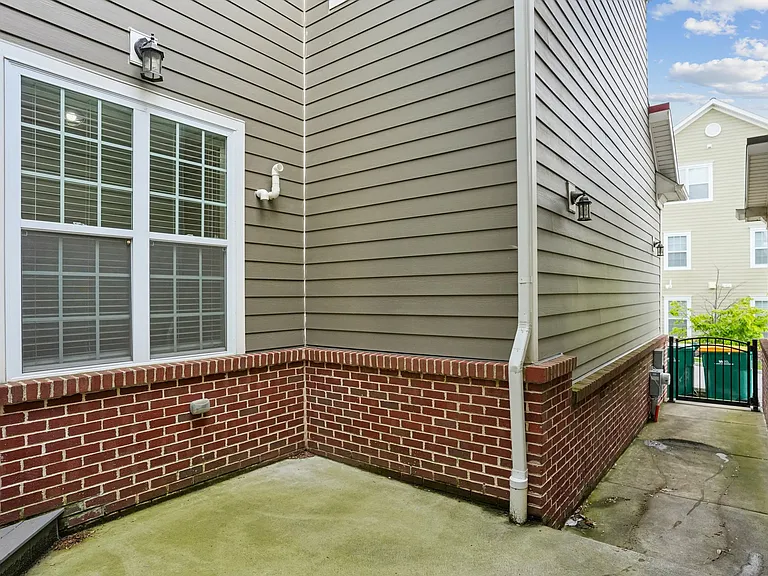 166 Shilling Ave — Photo 21