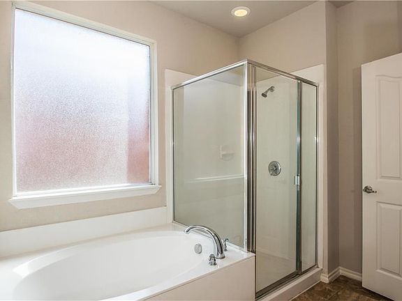 4th image of 5036 Royal Burgess Dr