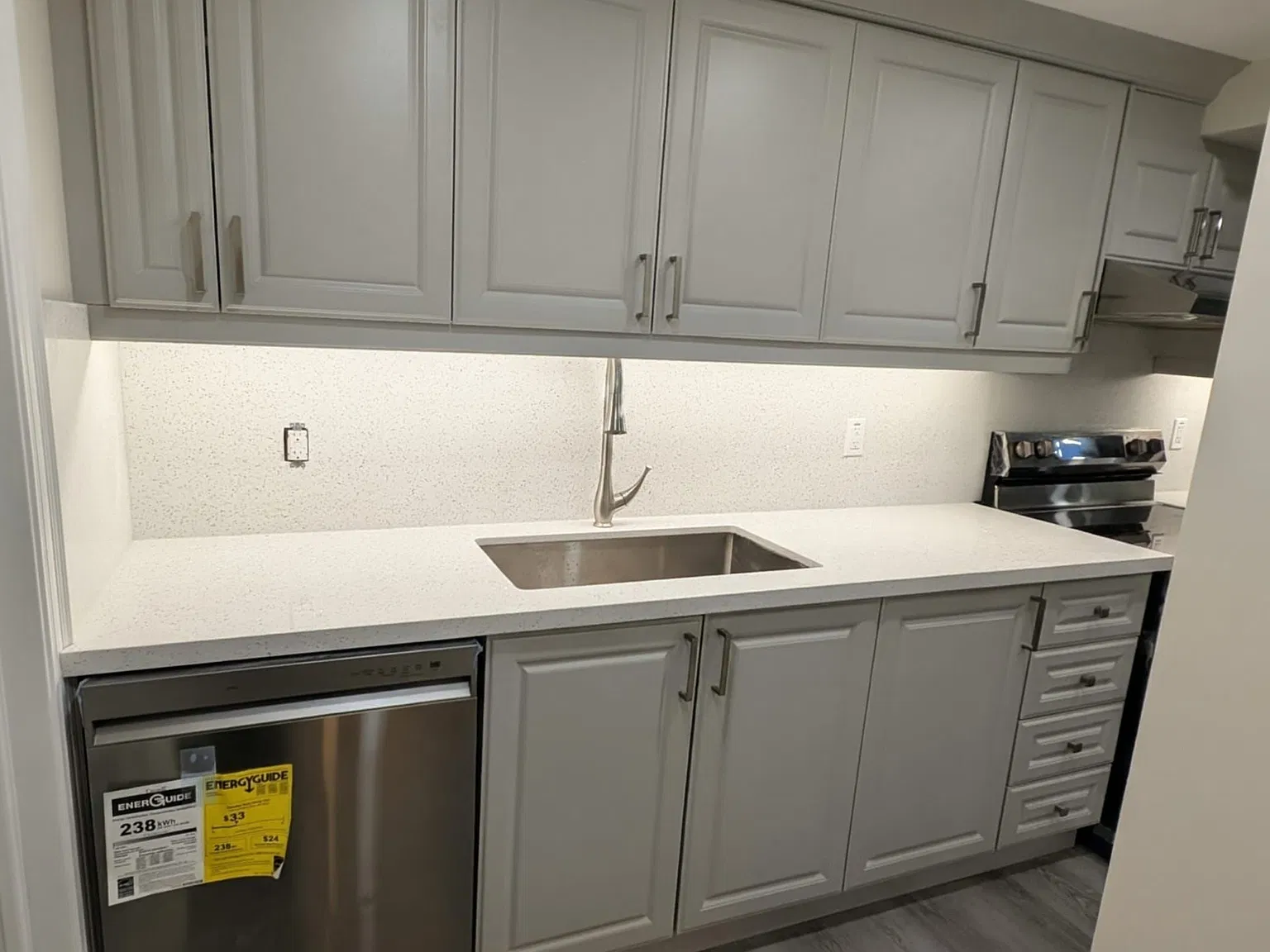 3 bed, $2,000 — Photo 2