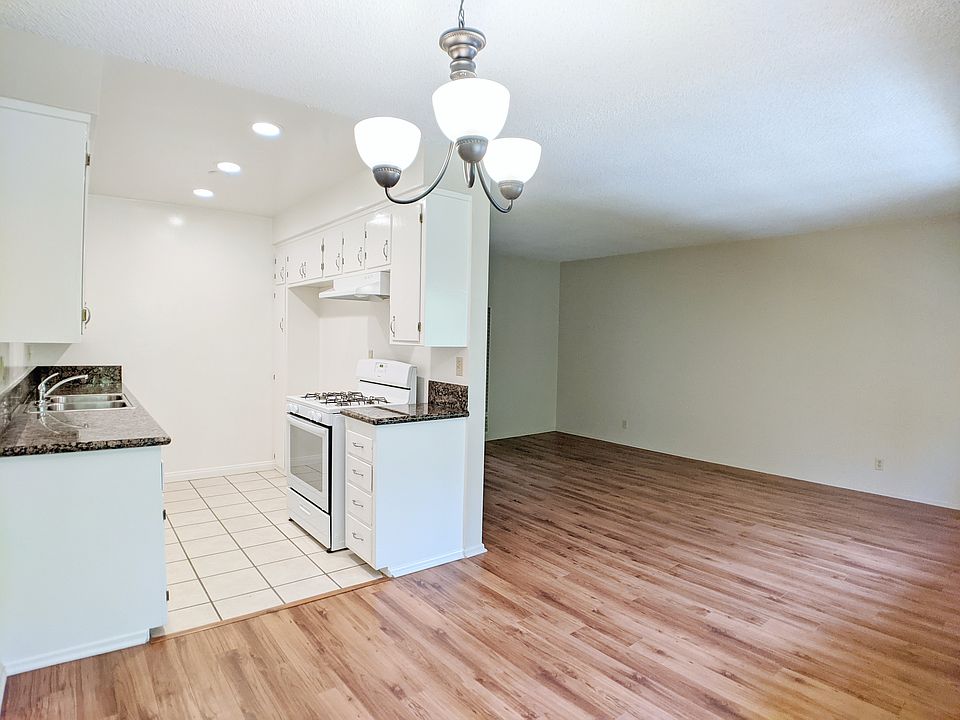 1st image of 241 S Oakland Ave APT 11
