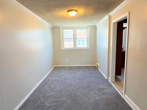 4th image of 921 Lincoln St