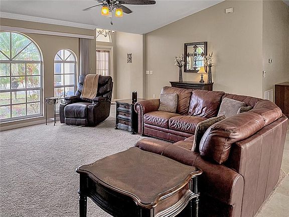 2nd image of 5556 Belrose St