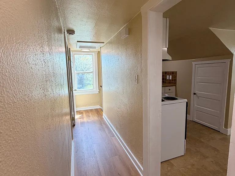 1218 E Queen Ave #2 — Photo 7
