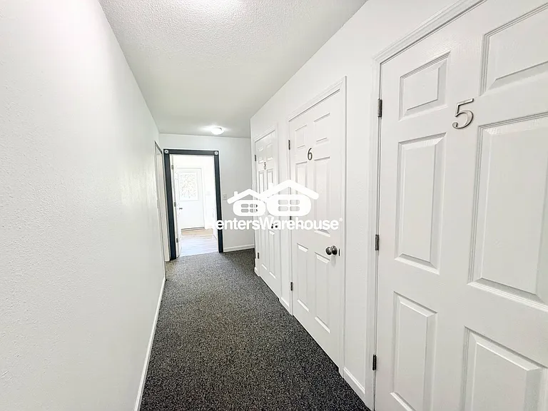 211 S Green St #4 — Photo 15