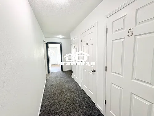 211 S Green St Photo 1