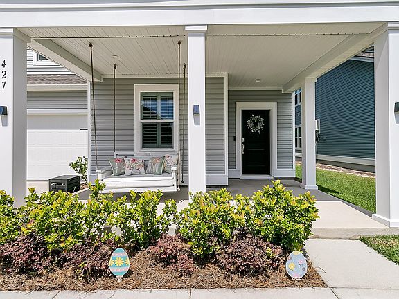 3rd image of 427 W Respite Ln