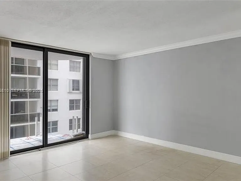 6061 Collins Avenue Cu #15D — Photo 4