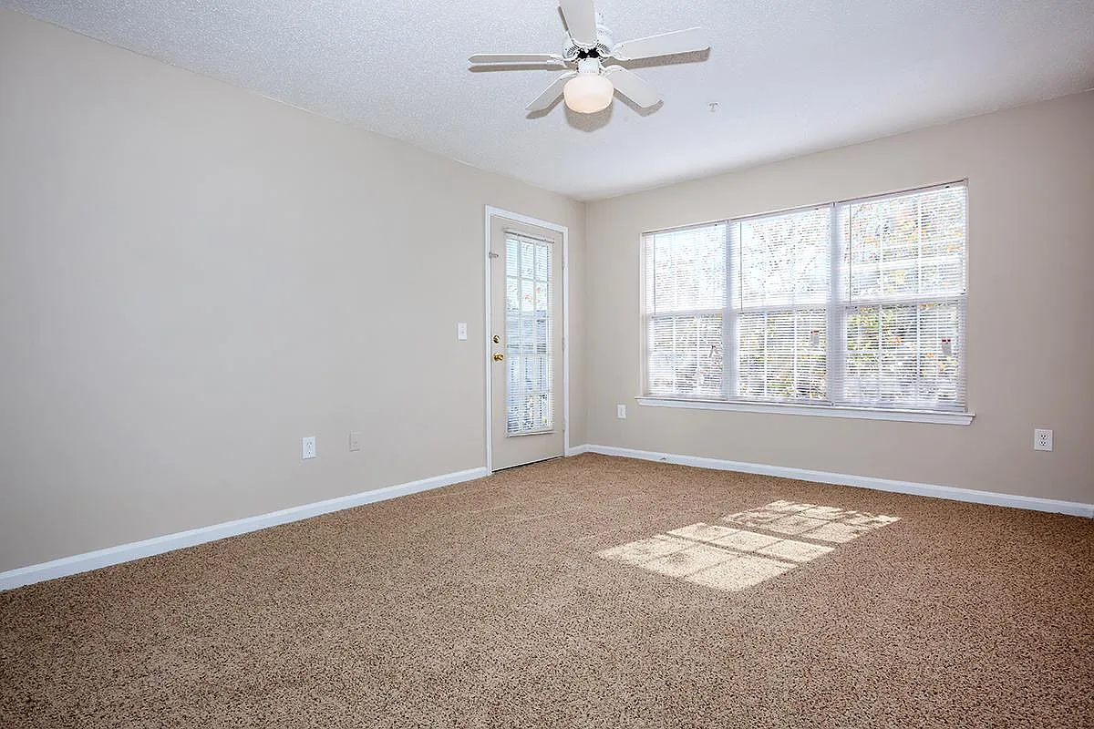 Laurelwood Park Apartments — Photo 3