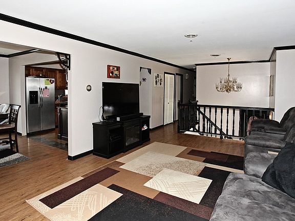 4th image of 104 Briar Lake Dr