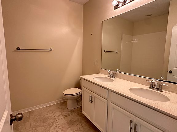 5th image of 1655 Chatsworth Cir