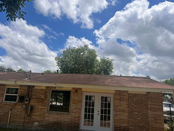 4th image of 2407 E Washington Ave