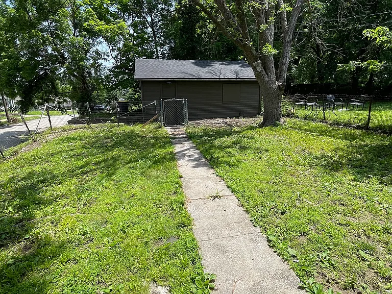 1601 Oakley Ave — Photo 22