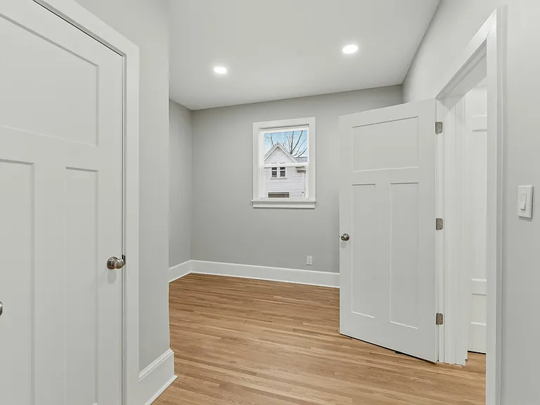 2978 Wardall Ave — Photo 29